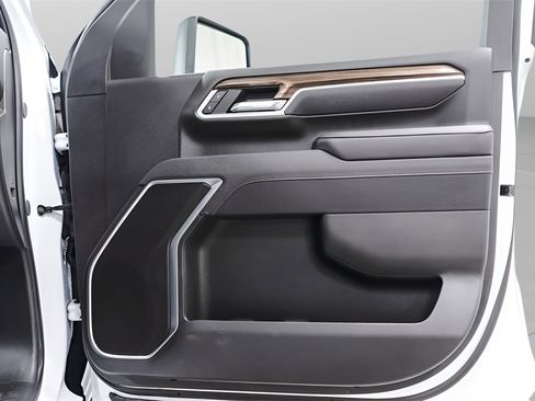 Used 2025 Chevrolet Silverado 2500 LT image 34