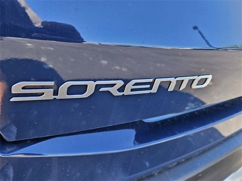 New 2025 Kia Sorento S w/ Panoramic Sunroof Package image 9