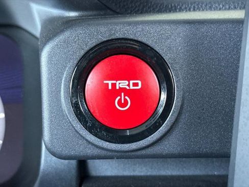 Certified 2025 Toyota 4Runner TRD Off-Road image 27