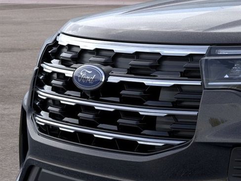 Used 2026 Ford Explorer Active AWD/4WD image 17