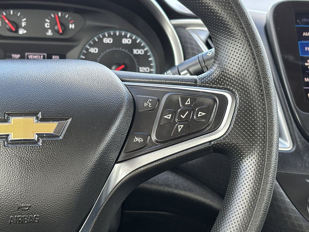 Used 2025 Chevrolet Malibu LT FWD image 17