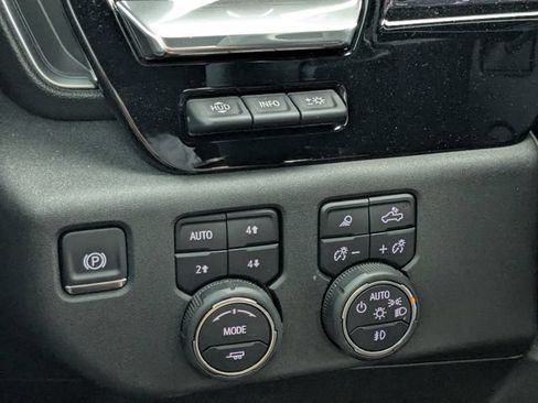 Certified 2025 Chevrolet Silverado 1500 High Country w/ High Country Premium Package AWD/4WD image 35