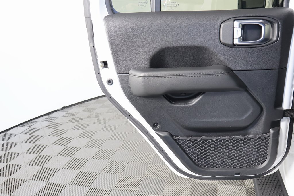 Used 2021 Jeep Wrangler Unlimited Sahara AWD/4WD image 13