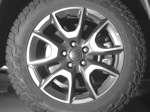 Used 2025 Jeep Compass Trailhawk image 13