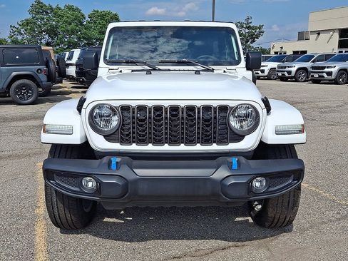 Used 2024 Jeep Wrangler Unlimited w/ Convenience Group AWD/4WD image 35