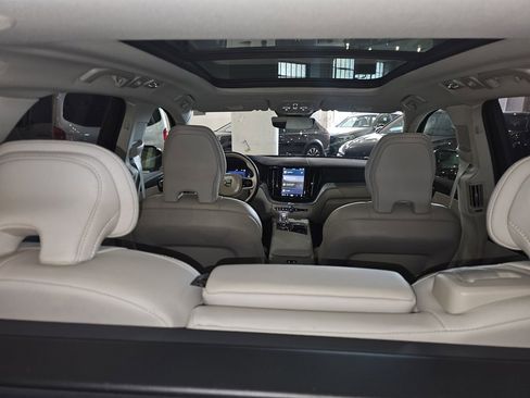 Certified 2024 Volvo XC60 T8 Ultimate w/ Protection Package Premier image 8