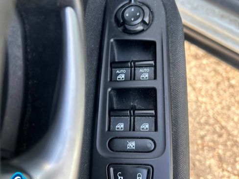 Used 2017 Jeep Renegade Latitude w/ Cold Weather Group AWD/4WD image 17