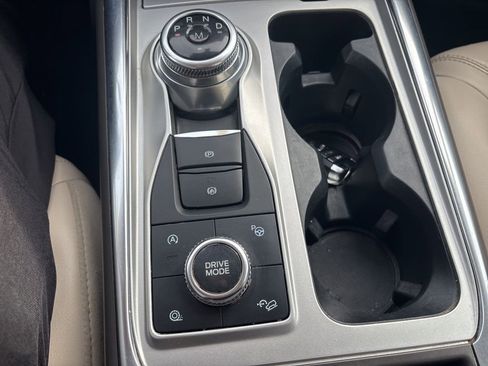 Used 2020 Ford Explorer Platinum w/ Premium Technology Package image 39