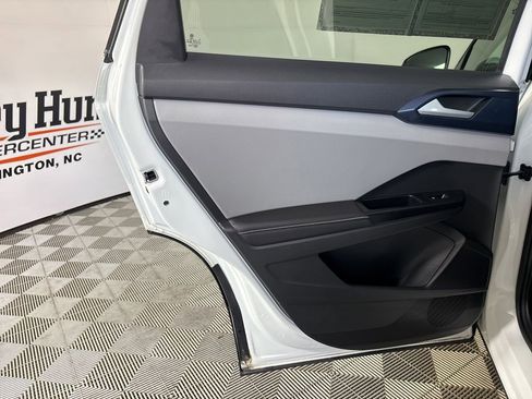 Used 2024 Volkswagen Taos SE image 20