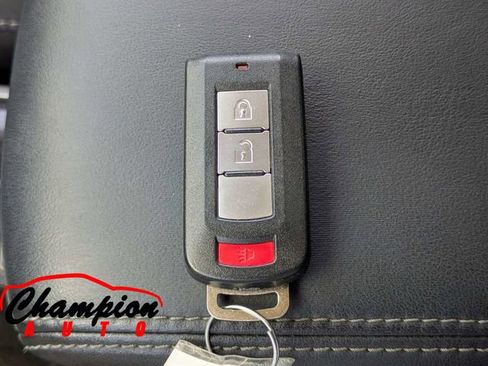 Used 2019 Mitsubishi Outlander SE image 33