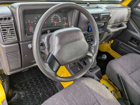 Used 2002 Jeep Wrangler SE image 2