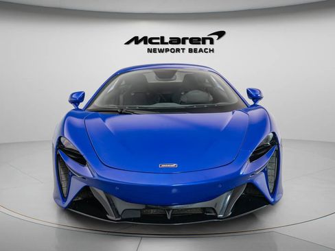 Used 2024 McLaren Artura RWD image 18