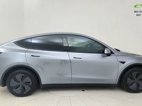 Used 2026 Tesla Model Y 2WD image 6