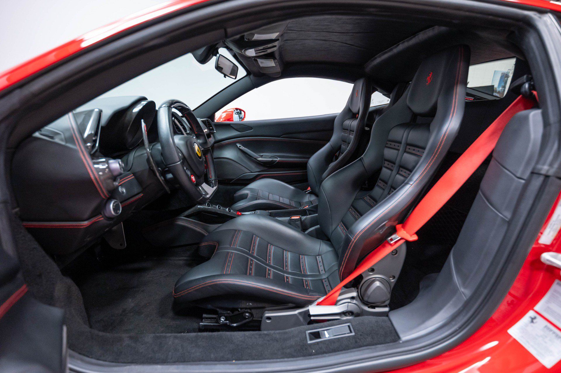 Used 2018 Ferrari 488 GTB RWD image 10