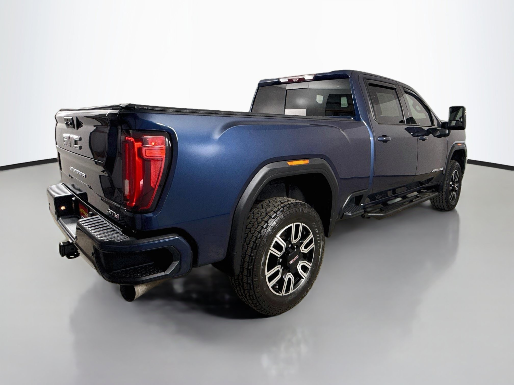 Used 2021 GMC Sierra 2500 AT4 w/ AT4 Premium Plus Package AWD/4WD image 8
