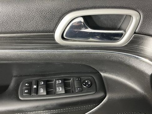 Used 2019 Jeep Grand Cherokee Limited image 21