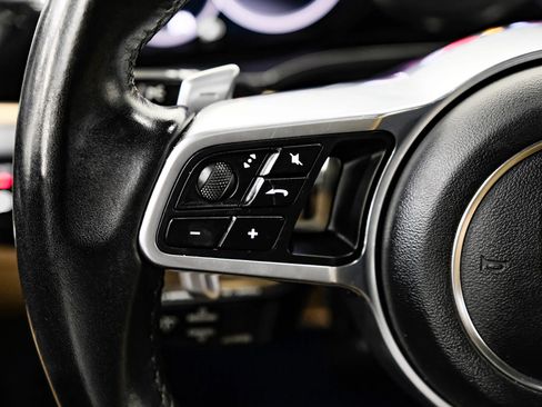 Used 2019 Porsche Cayenne Sport Utility 4D image 21