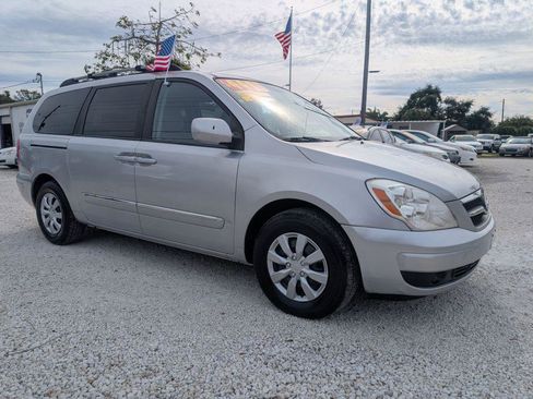 Used 2008 Hyundai Entourage Limited image 3