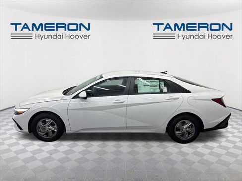 New 2026 Hyundai Elantra SE FWD image 2