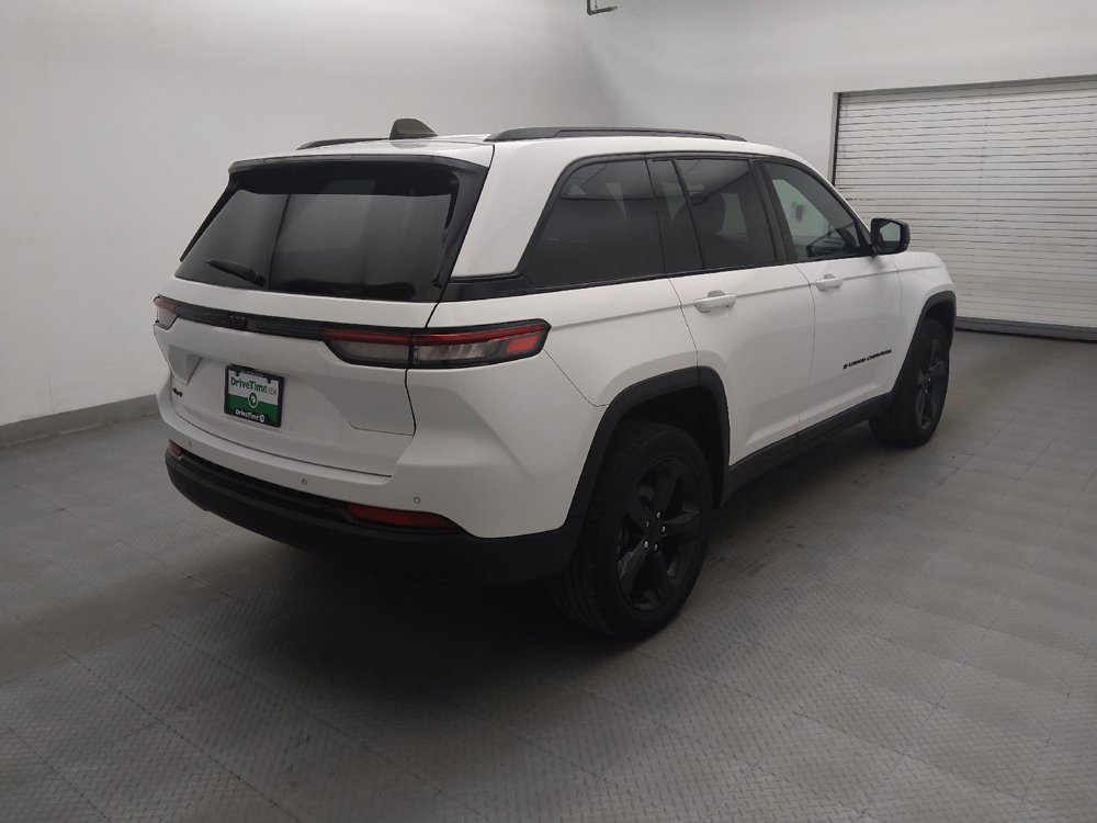 Used 2023 Jeep Grand Cherokee Altitude AWD/4WD image 9