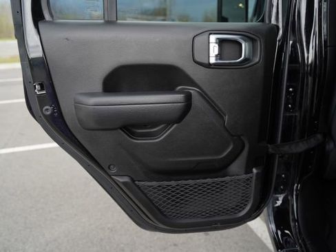 Used 2023 Jeep Gladiator Sport image 16