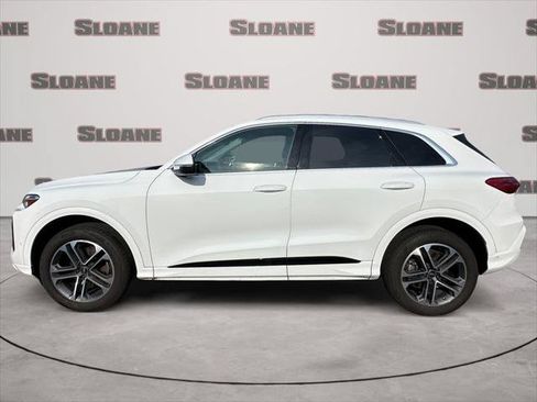Certified 2025 Audi Q5 Premium w/ Convenience Package AWD/4WD image 2