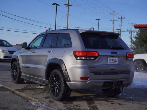 Used 2017 Jeep Grand Cherokee Altitude image 5