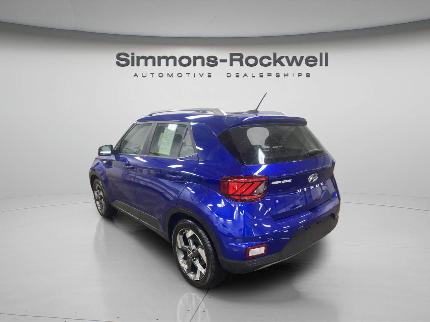 Used 2025 Hyundai Venue SEL FWD image 3