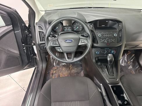 Used 2018 Ford Focus SE FWD image 14
