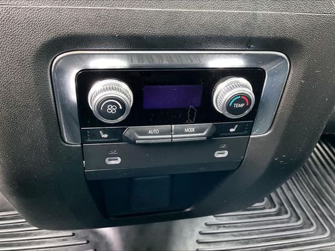 Certified 2024 GMC Yukon SLT w/ SLT Luxury Package RWD image 32