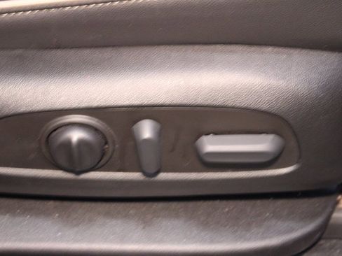 Used 2023 Chevrolet Traverse Premier image 12