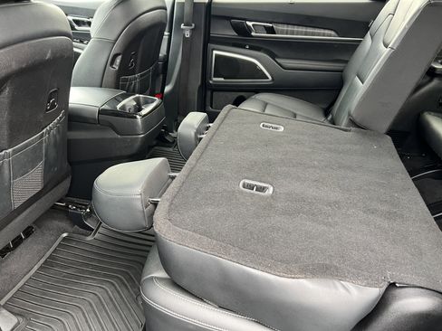 Used 2025 Kia Telluride EX image 17