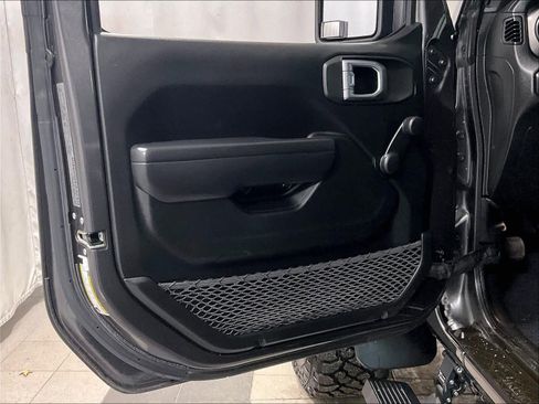 Used 2022 Jeep Wrangler Sport image 9