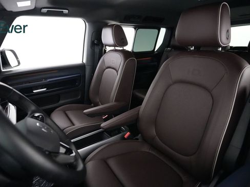 Used 2025 Volkswagen ID. Buzz Pro S image 4