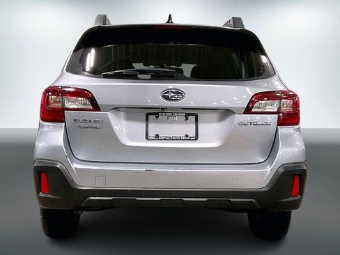 Used 2018 Subaru Outback 2.5i Premium image 4