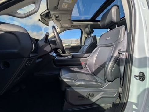 Used 2025 Ford Expedition Platinum AWD/4WD image 31