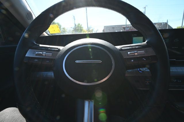 Used 2025 Hyundai Kona SEL AWD/4WD image 12