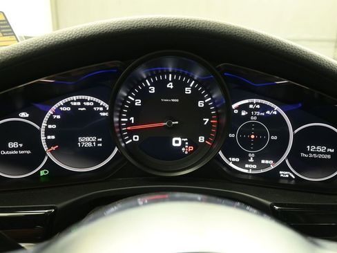 Used 2018 Porsche Panamera 4 image 30