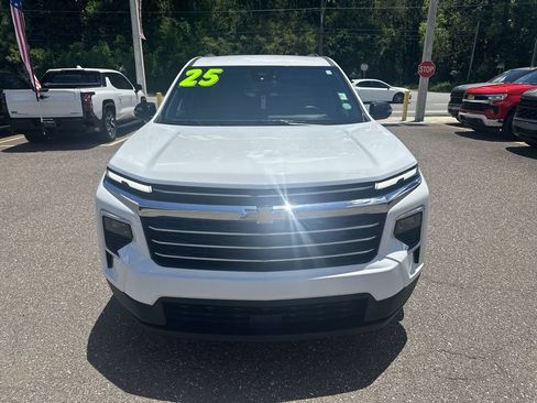 Used 2025 Chevrolet Traverse LT FWD image 11
