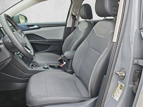Used 2023 Volkswagen Taos SE w/ Panoramic Sunroof Package AWD/4WD image 15