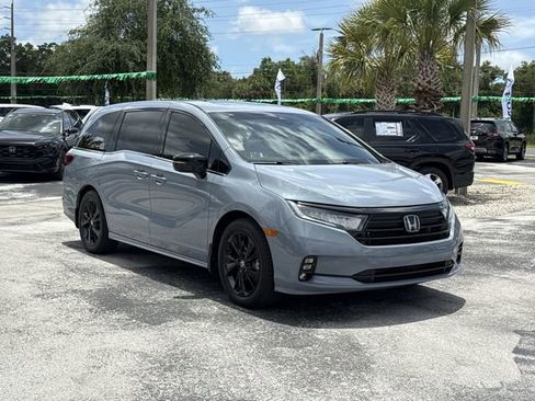 Used 2023 Honda Odyssey Sport image 2