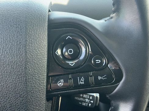 Certified 2022 Toyota Prius AWD image 18