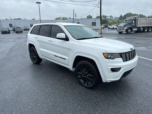 Used 2021 Jeep Grand Cherokee Laredo X AWD/4WD image 8