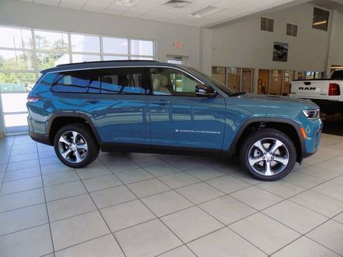 New 2026 Jeep Grand Cherokee L Limited RWD image 9
