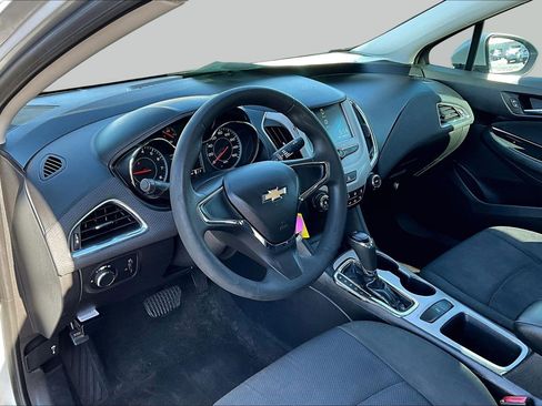 Used 2018 Chevrolet Cruze LS FWD image 12