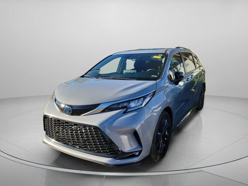 Certified 2024 Toyota Sienna XSE w/ XSE Premium Package image 2
