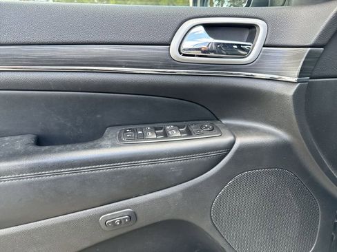 Used 2021 Jeep Grand Cherokee Limited w/ Luxury Group II image 17