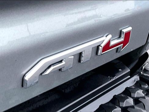 Used 2025 GMC Canyon AT4 image 8