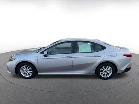 Used 2025 Toyota Camry LE image 8
