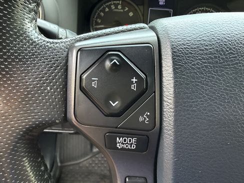 Used 2018 Toyota Tacoma TRD Sport w/ Technology Package AWD/4WD image 13